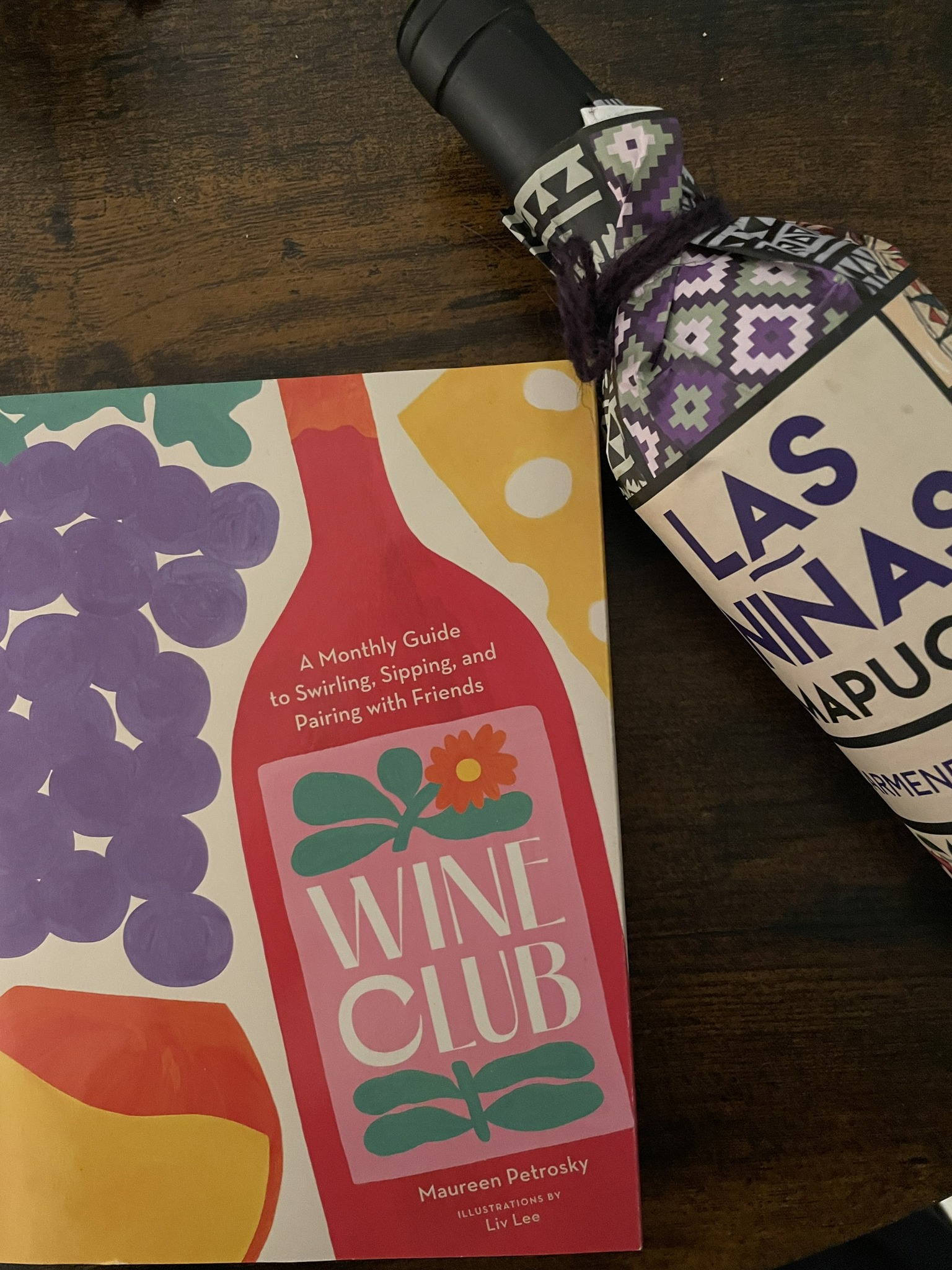 [2024-BOOK REVIEW] Wine Club: A monthly guide to swirling, sipping, and pairing with friends