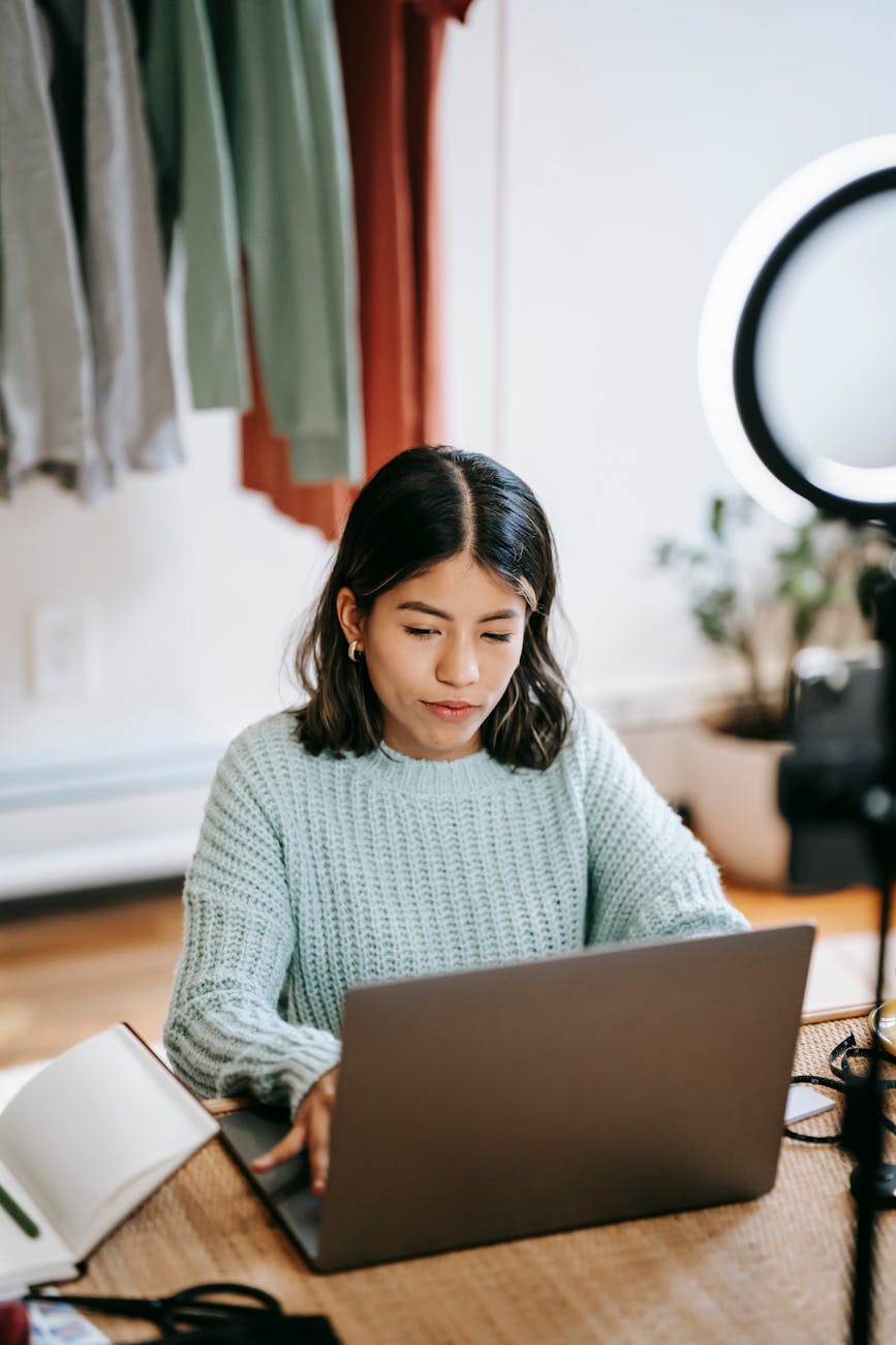 [2020] Review một số khóa học & thực tập online dành cho người bận rộn: Udemy, Hubspot, LinkedIn, ….